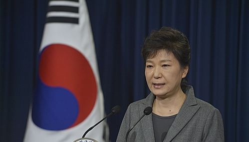 19일 오전, 청와대 춘추관에서 대국민담화 발표하는 박근혜 대통령 <사진=뉴시스>