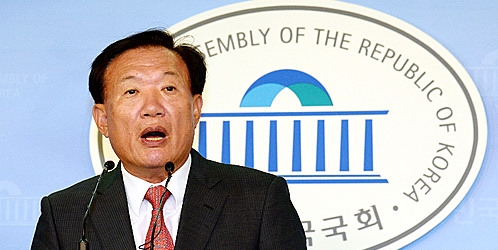 기자회견 갖는 새누리당 박상은 의원 <사진=뉴시스>