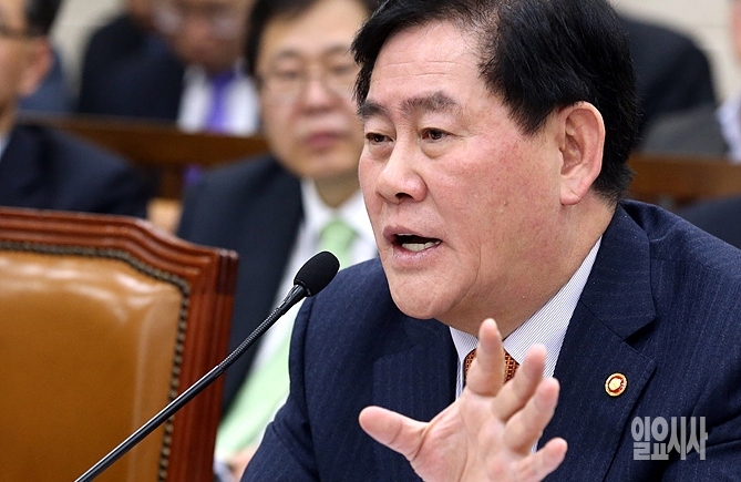 최경환 경제부총리 겸 기획재정부장관