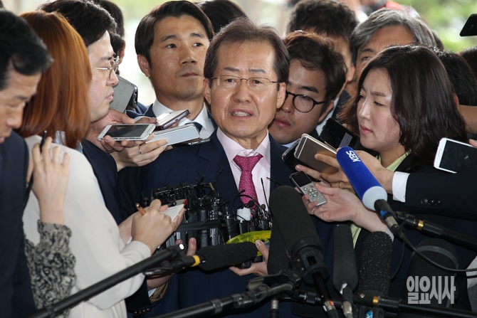지난 8일, 서울 고등검찰청에 출석하는 홍준표 경남도지사