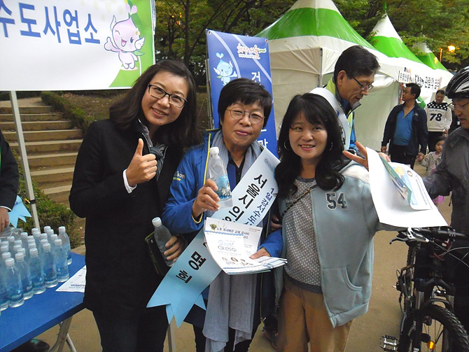 한명희 서울특별시의원 (사진 가운데)