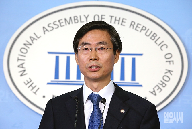 19일, 더불어민주당을 전격 탈당하는 조경태 의원
