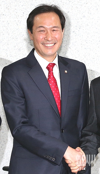 우상호 더불어민주당 의원 ▲ 우상호 더불어민주당 의원