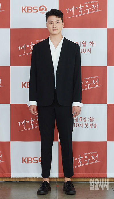 포즈 취하는 신승호 ⓒKBS